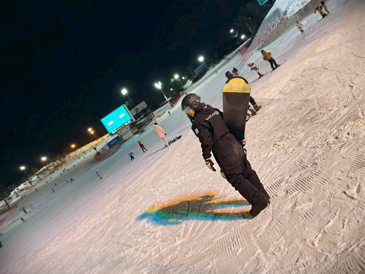 Night Ski ไม่ต้องกลัวเหงา คนยังเล่นกันเพียบ