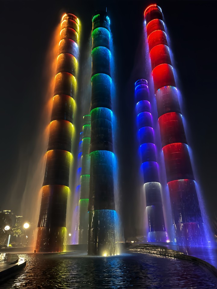 แสงสีจากน้ำพุไม้ไผ่ SKP