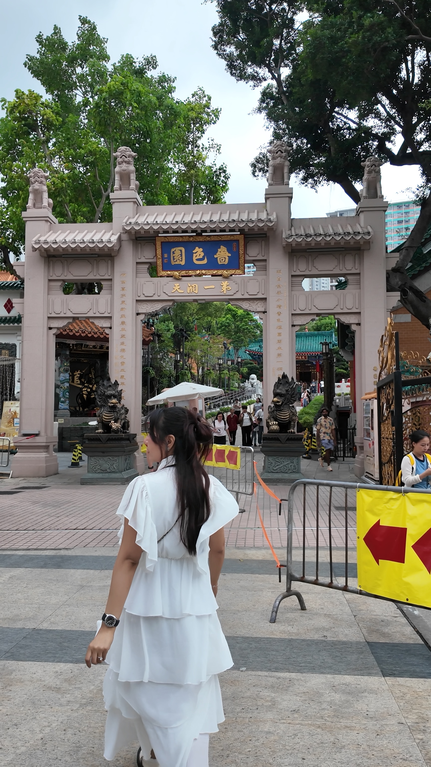 ทางเข้าหน้าวัด