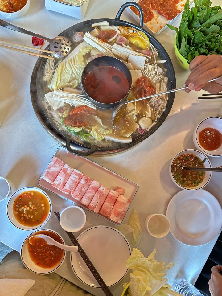 อาหารกลางวัน วันสุดท้าย จัดสุกี้หม่าล่าหม้อไฟแบบบุฟเฟต์ อร่อยยย