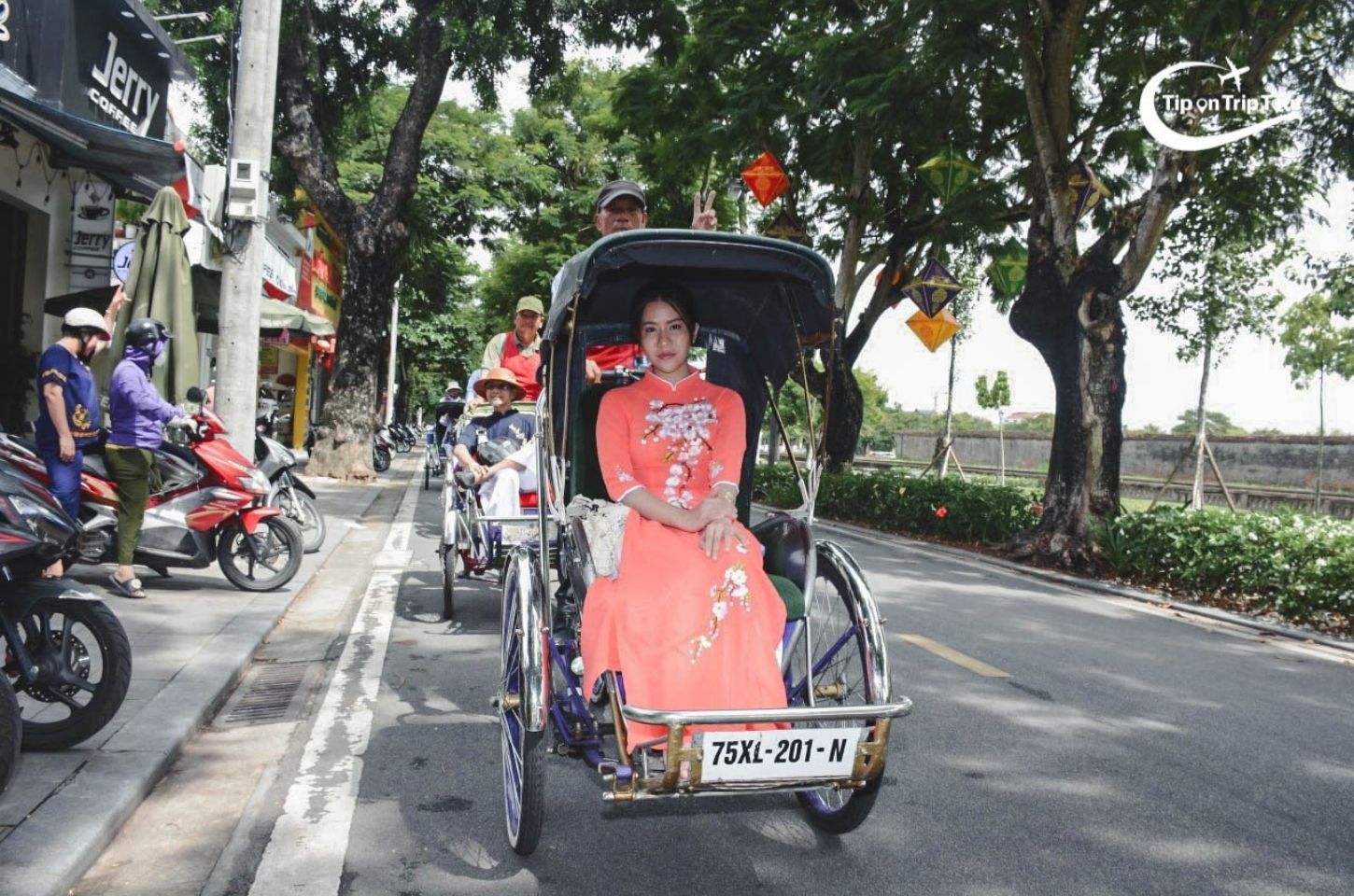 นั่งสามล้อซิโคล่ ชมเมืองเว้